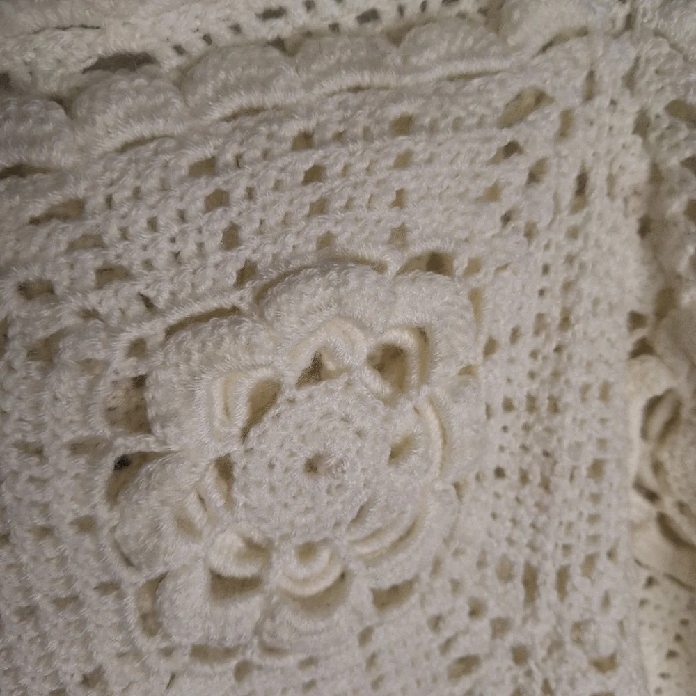 Crochet Floral Off White Raised Patterned Blanket 46